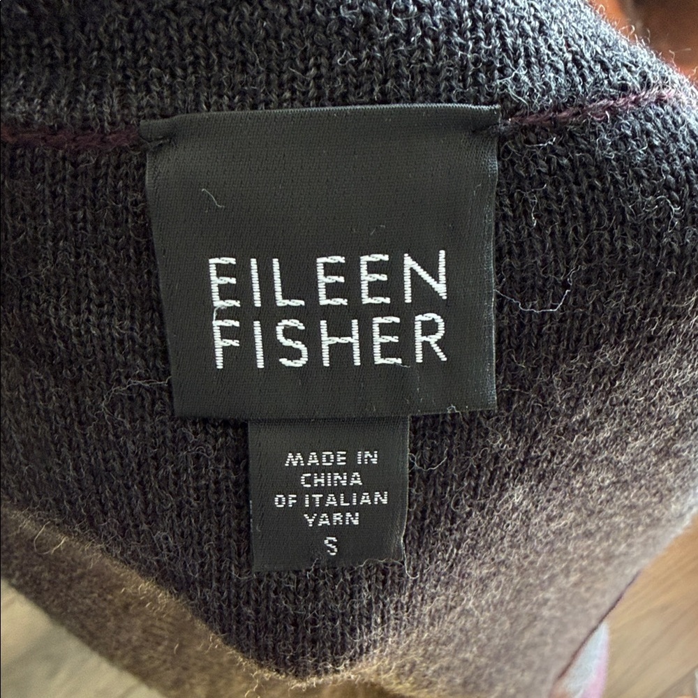 Eileen Fisher merino wool purple  Knit cardigan sweater size small - Picture 3 of 10